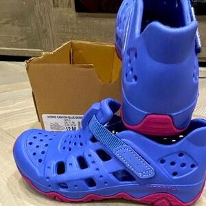 MERRELL HYDRO CANYON BLUE/BERRY SIZE 12 BRAND NEW